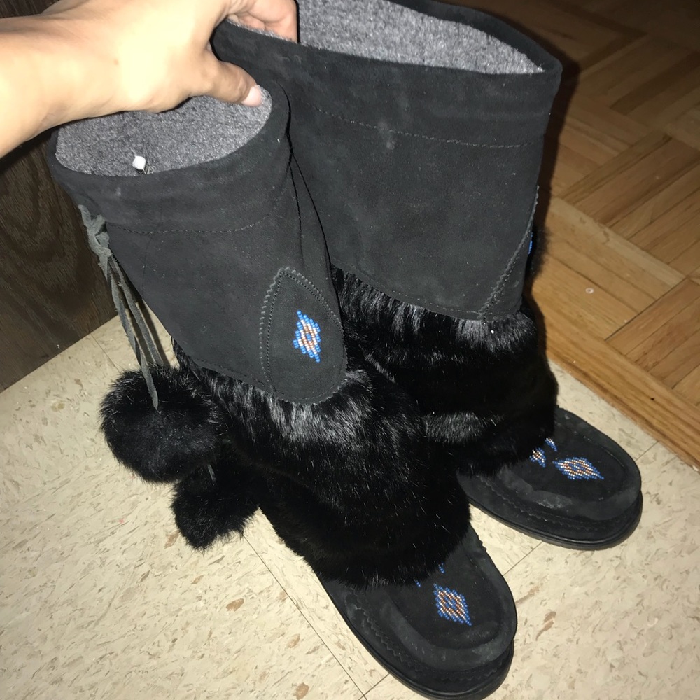 Black fur boots